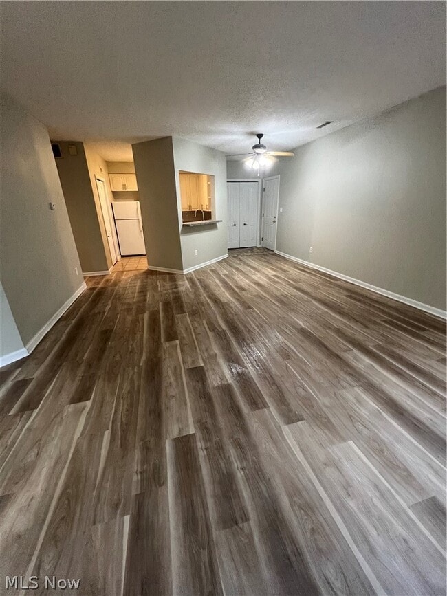 Building Photo - 320 Village Pointe Dr