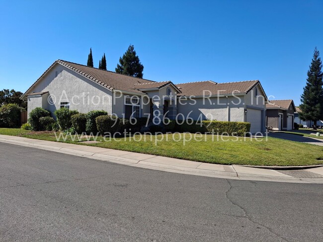 Building Photo - Lincoln Single Story, New Paint interior a...