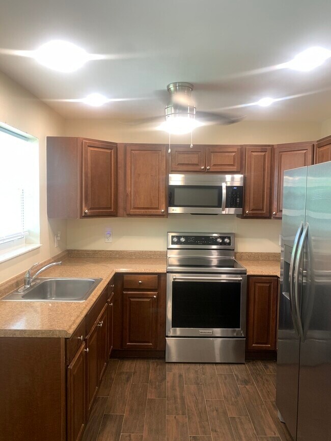 Foto del edificio - REMODELED 2 BR, 1 BATH 1 CAR GARAGE !