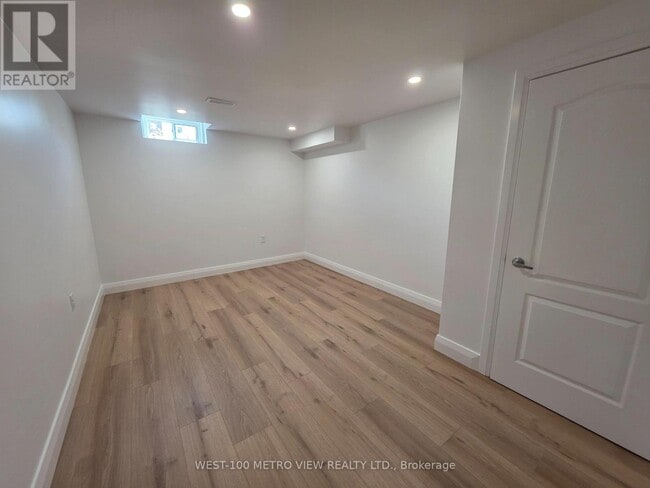 Building Photo - 250 Sunset Ridge