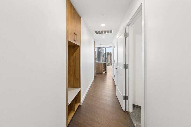 Building Photo - Luxury Gulch Living 2-Bedroom 2.5 Bathrooms Condo with Skyline Views & Private Balcony in Nashville