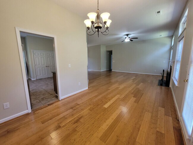 Foto del edificio - 8 Drakestone Ct