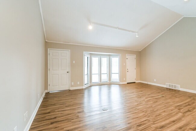 Foto del edificio - 5481 Raleigh Lagrange Rd