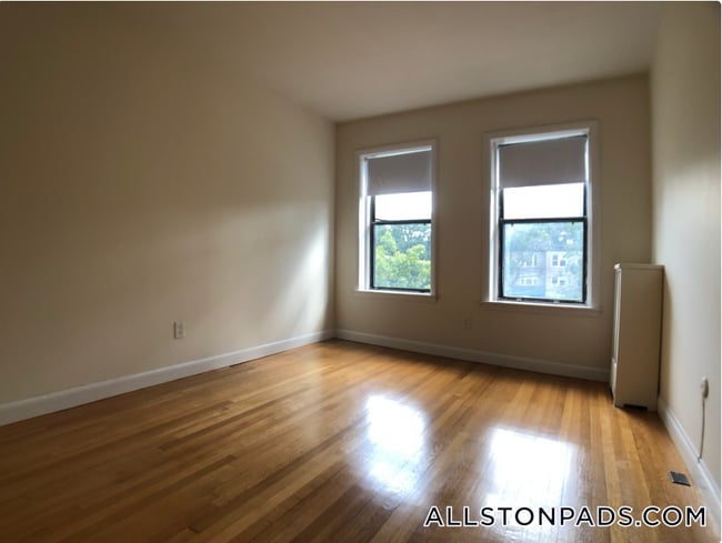 Foto del edificio - 1135 Commonwealth Ave