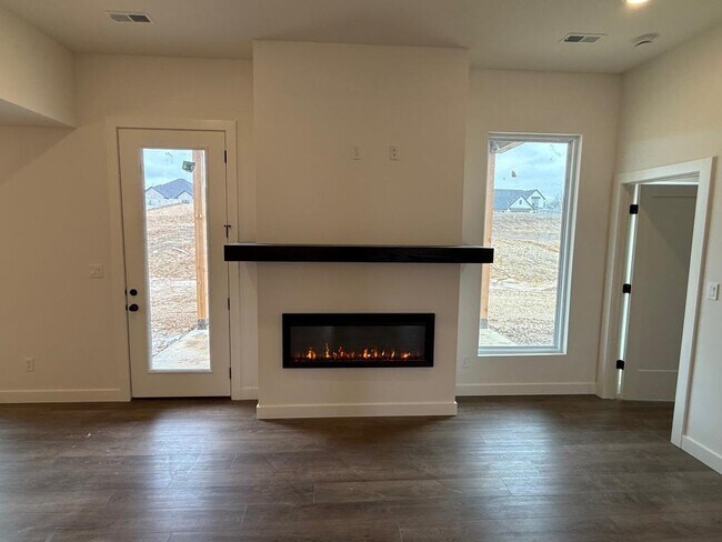 Foto del edificio - 5217 Whisper Dr