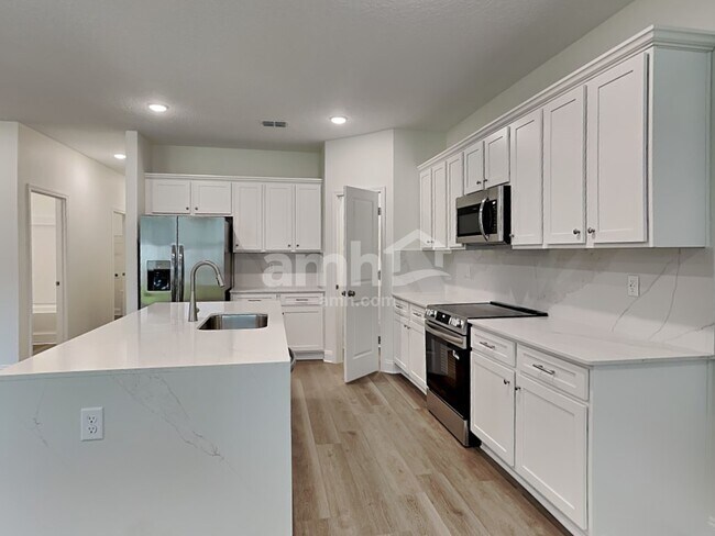 Foto del edificio - 11655 Hillside Dr