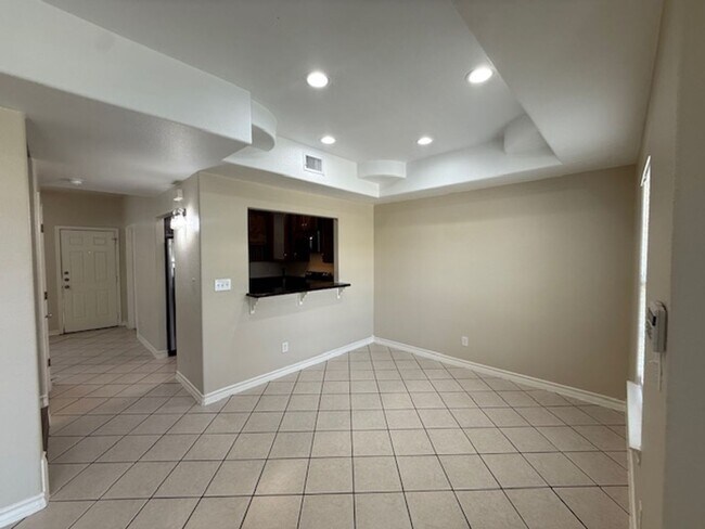 Building Photo - Ranchway Condominiums
