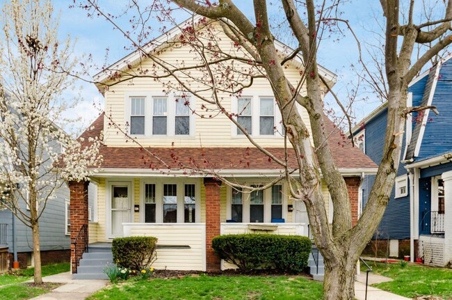 Building Photo - 228 E Kelso Rd