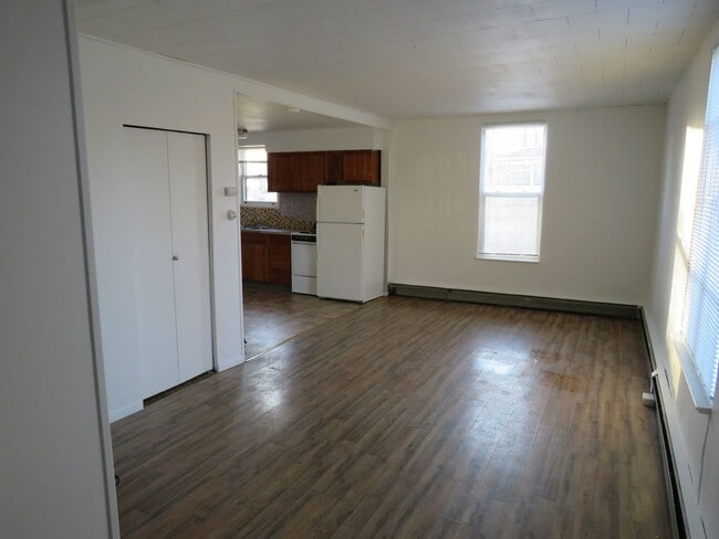 Building Photo - 144 Yellowstone Ave