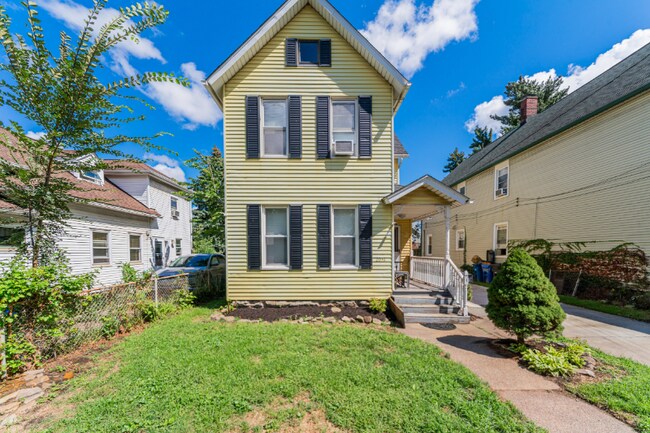 Foto del edificio - 2051 W 45th St