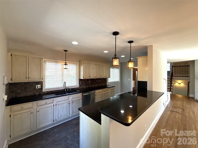 Foto del edificio - 2821 Sunset Dr