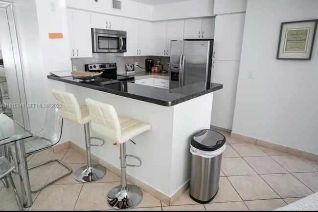 Building Photo - 19601 E Country Club Dr