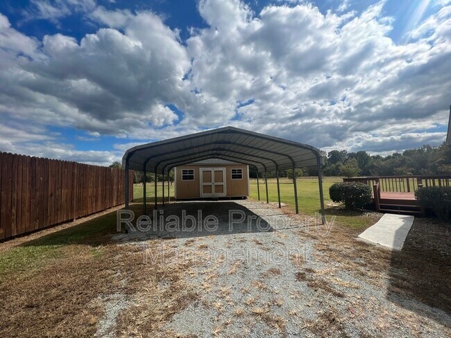 Foto del edificio - 115 Spring Branch Ln