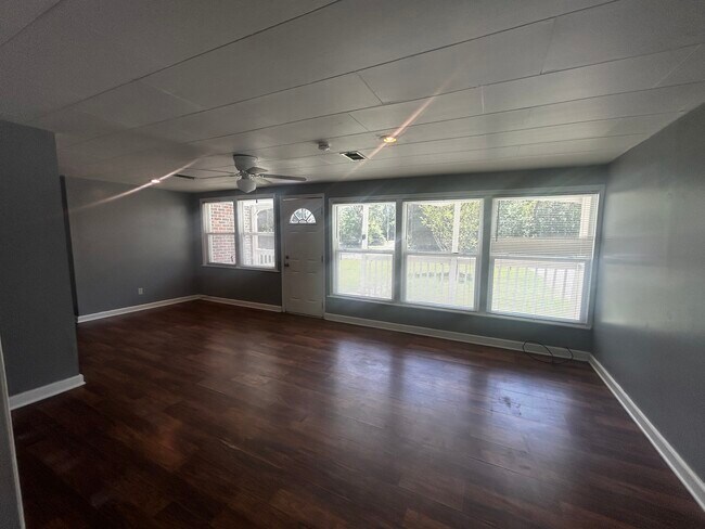 Foto del edificio - 461 Sweetwater Cir