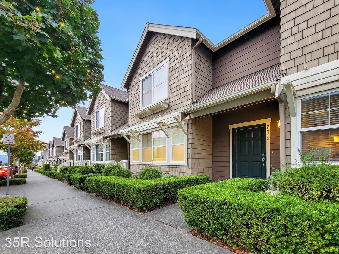 3 br, 2.5 bath House 2468 Northeast Park... House Rental in