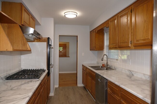 Building Photo - 5507 S Washington St