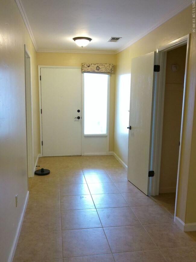 Foto del edificio - 726 Almond Dr