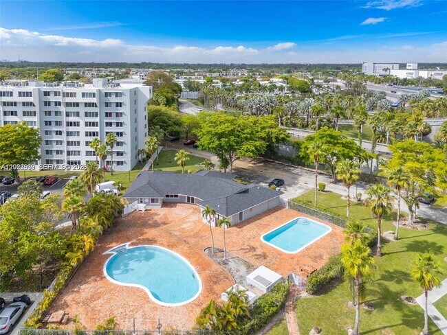 Foto del edificio - 9143 SW 77th Ave