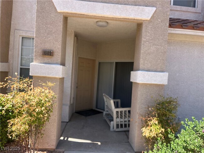 Foto del edificio - 8555 W Russell Rd