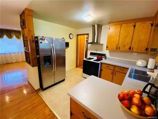 Kitchen - 22 Brookside Dr
