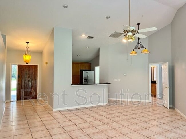 Building Photo - 405 Arlington Ave E