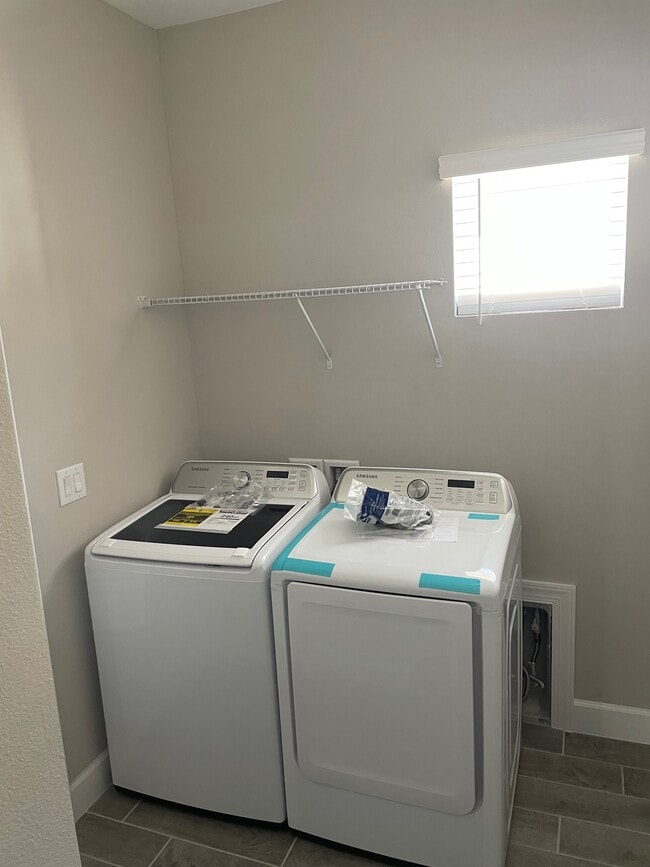 Foto del edificio - 11035 Devonbridge Dr