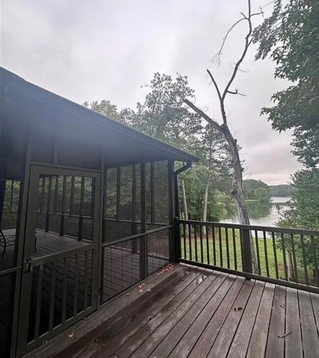 Foto del edificio - 5197 Woodmont Dr