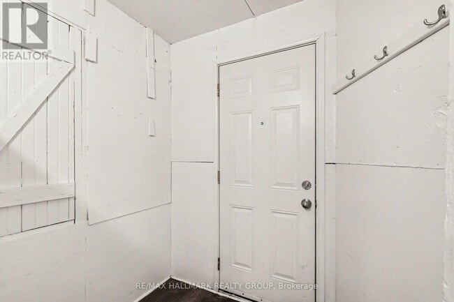 Building Photo - 64 Cobourg St