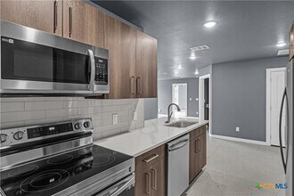 Building Photo - 103 E Central Ave