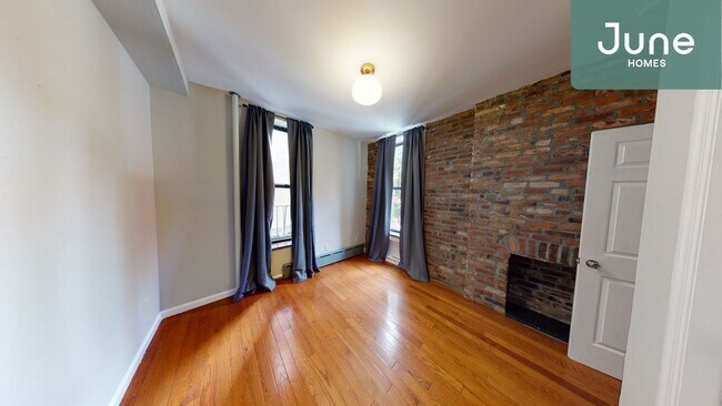 Building Photo - ROOM ONLY in 2-bed/1.0-bath Home