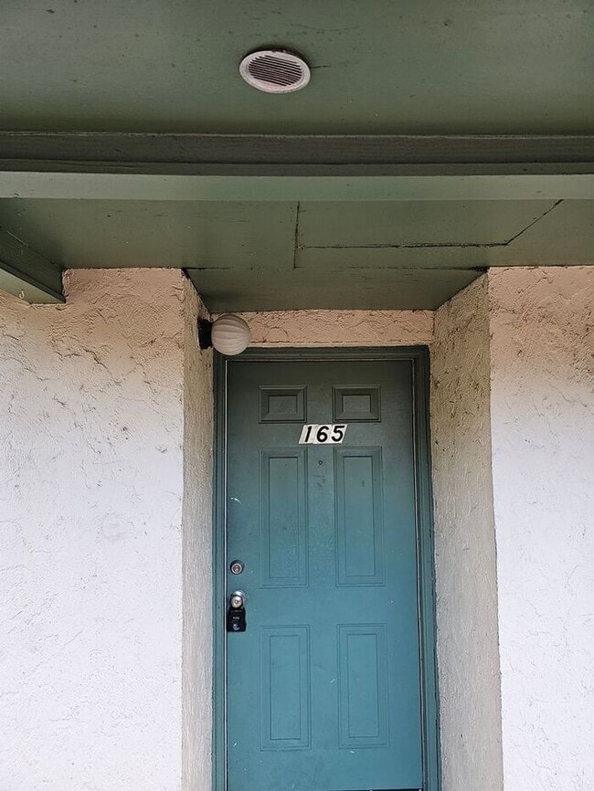 Building Photo - 2bedrooms 1.5 Baths Available In Palms Wes...