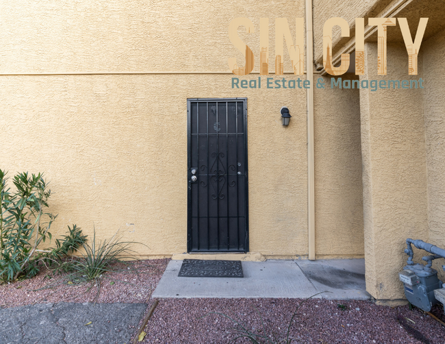 Foto del edificio - "Spacious 3-Bed Oasis with 2.5 Baths in Pr...