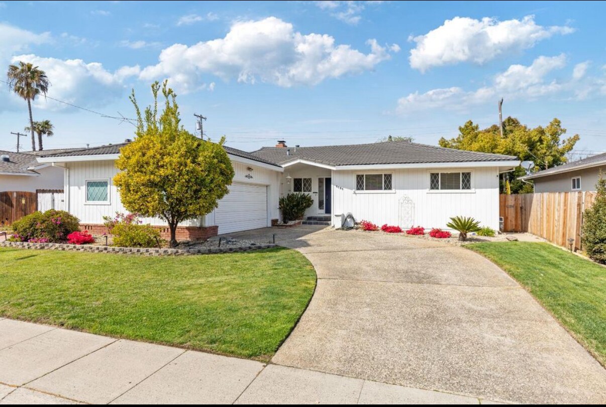 Primary Photo - 1121 Audrey Way