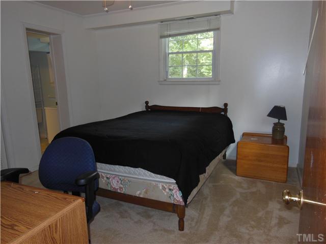 New queen bed - 2614 Newquay St