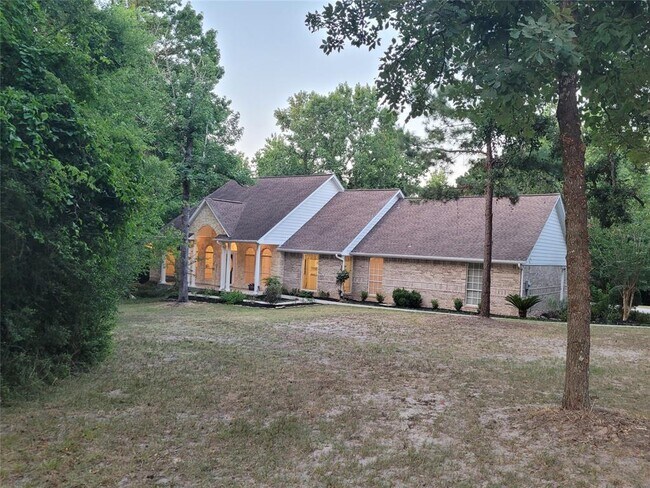 Building Photo - 2626 Blue Lake Dr