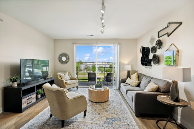 04_1800MarinasEdgeWay_2006_HiRes - Waterside at River Park Apartments