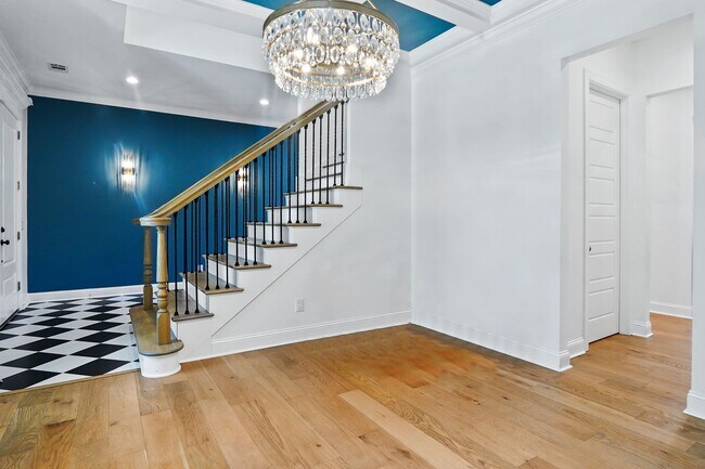 Building Photo - Pool/ Waterfront/ Custom Home in Waterways!