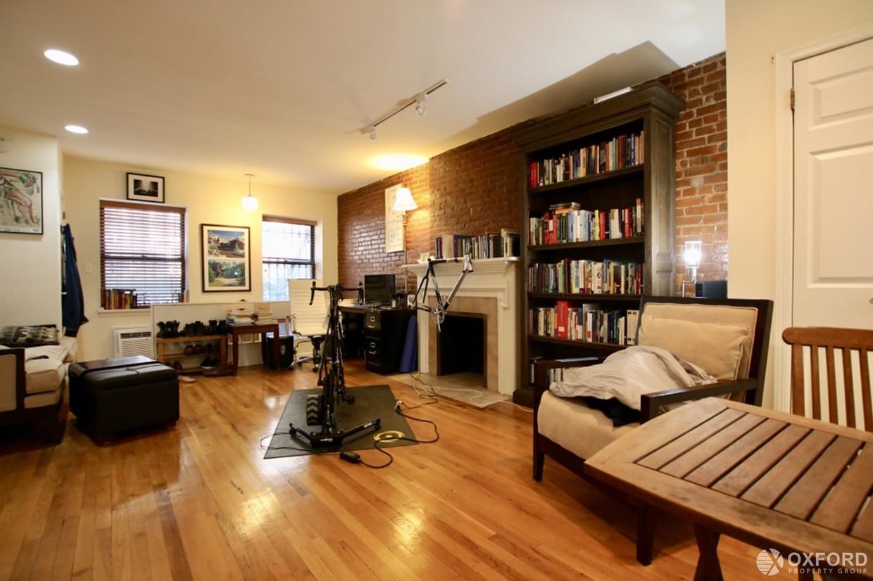 Primary Photo - 130 W 75th St