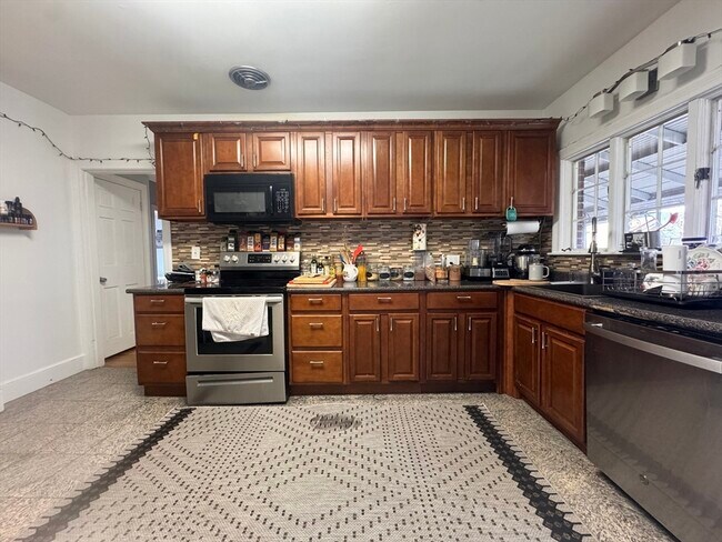 Building Photo - 10-12-12 Webster St