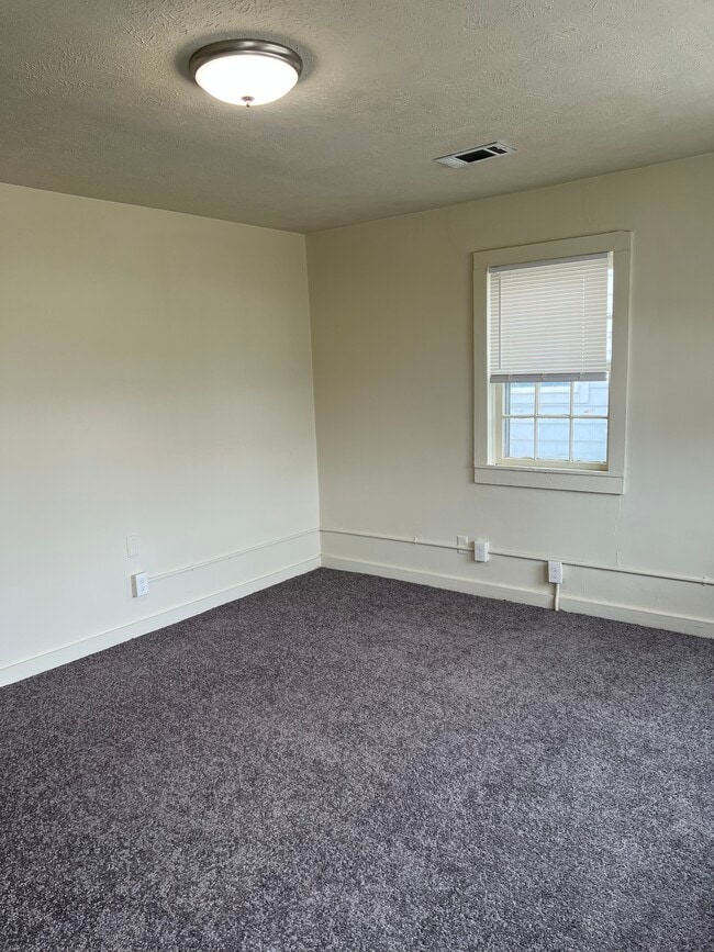 Building Photo - 2411 Scovel St