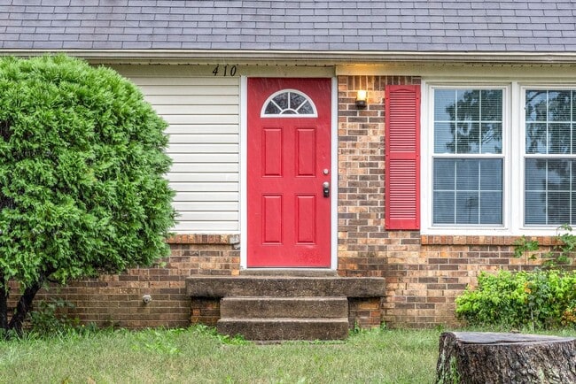 Foto del edificio - 4 Bedroom Pet Friendly Home For Rent With The 1ST TWO WEEKS FREE!!!