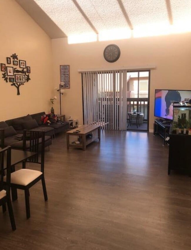 Foto del edificio - 510 Lakeview Dr E