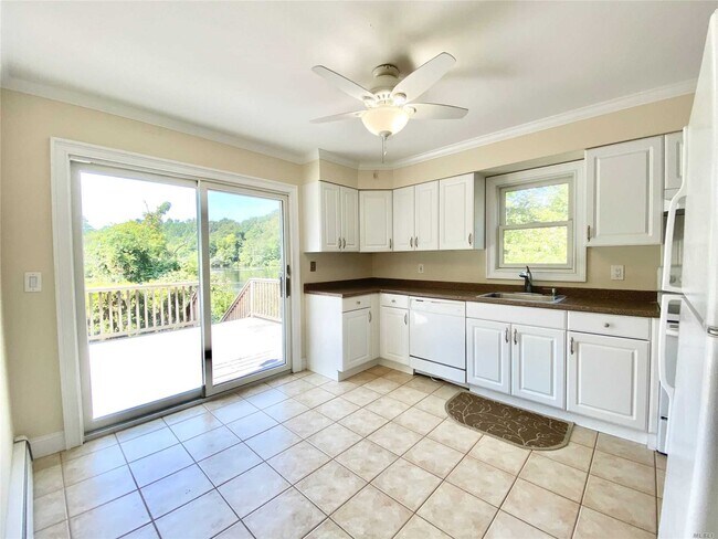 Building Photo - 3 Brookside Dr