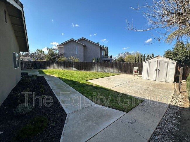 Foto del edificio - 540 W Birch Ct