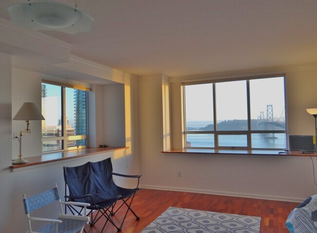 Building Photo - 400 Beale