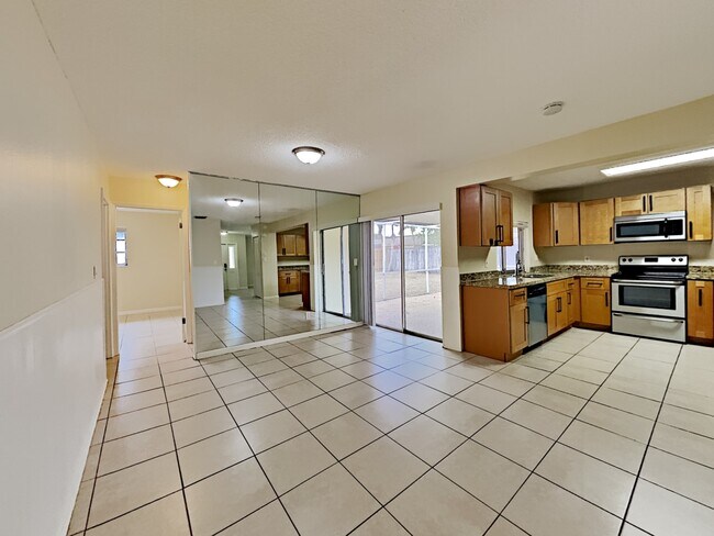 Building Photo - 2605 SW 84th Ter