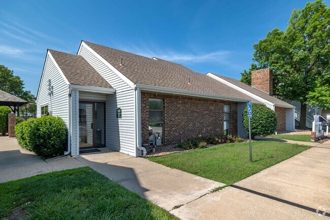 Building Photo - Buttonwood Tree Apartments