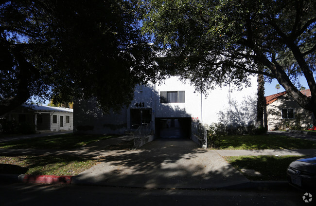 Foto del edificio - 441 Riverdale Drive