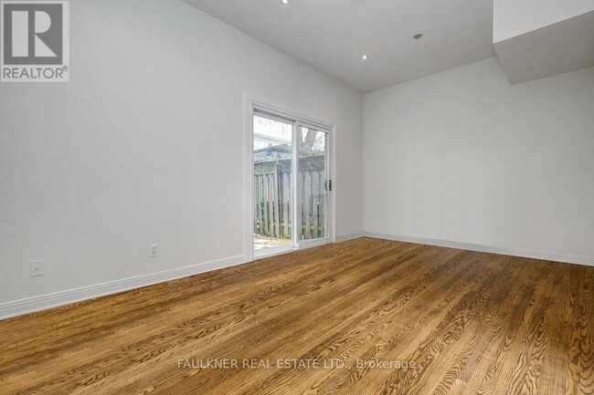 Building Photo - 36B Dufferin Rd