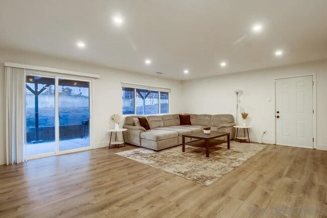 Foto del edificio - 6964 Mt Vernon St